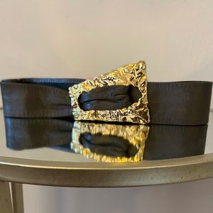 Schaefer belt with beautiful gold buckle. 🥰